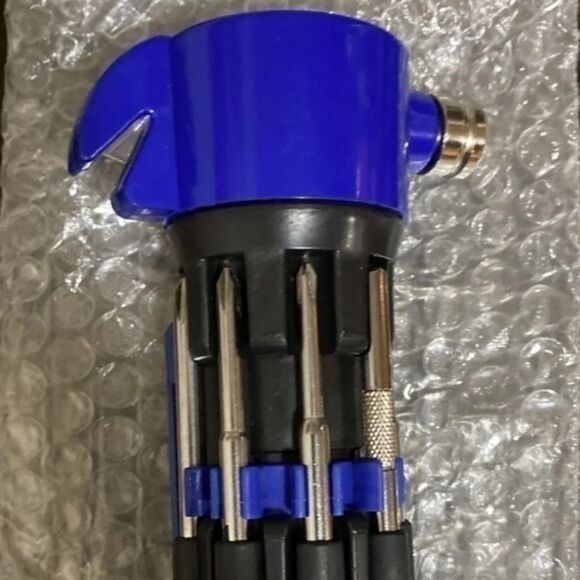 12 In 1 Multi Tool With Flashlight - Avon - New In Box - Picture 1 of 5